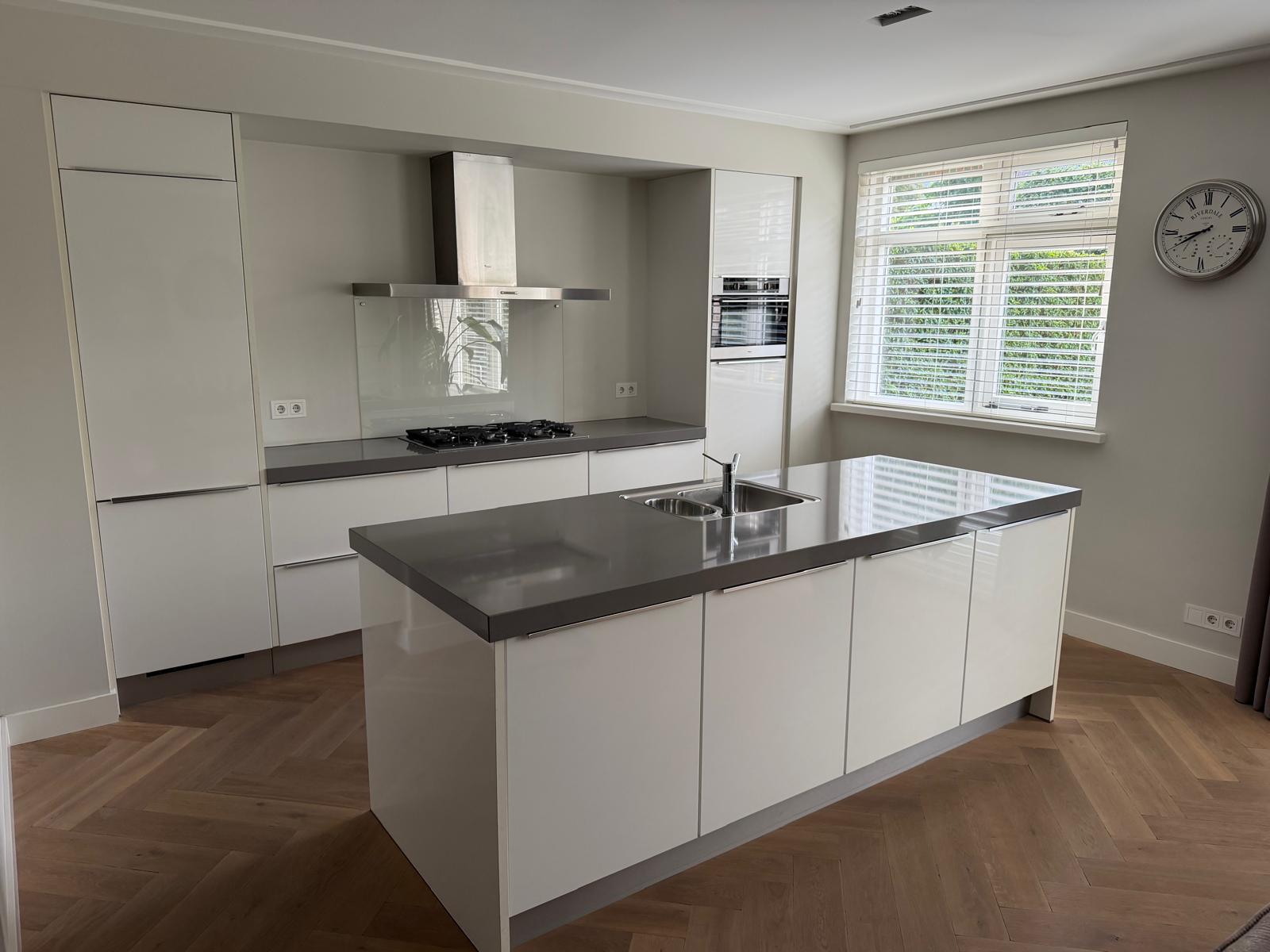 Witte Hoogglans Eilandkeuken | Composiet€2.990 - Afbeelding 2