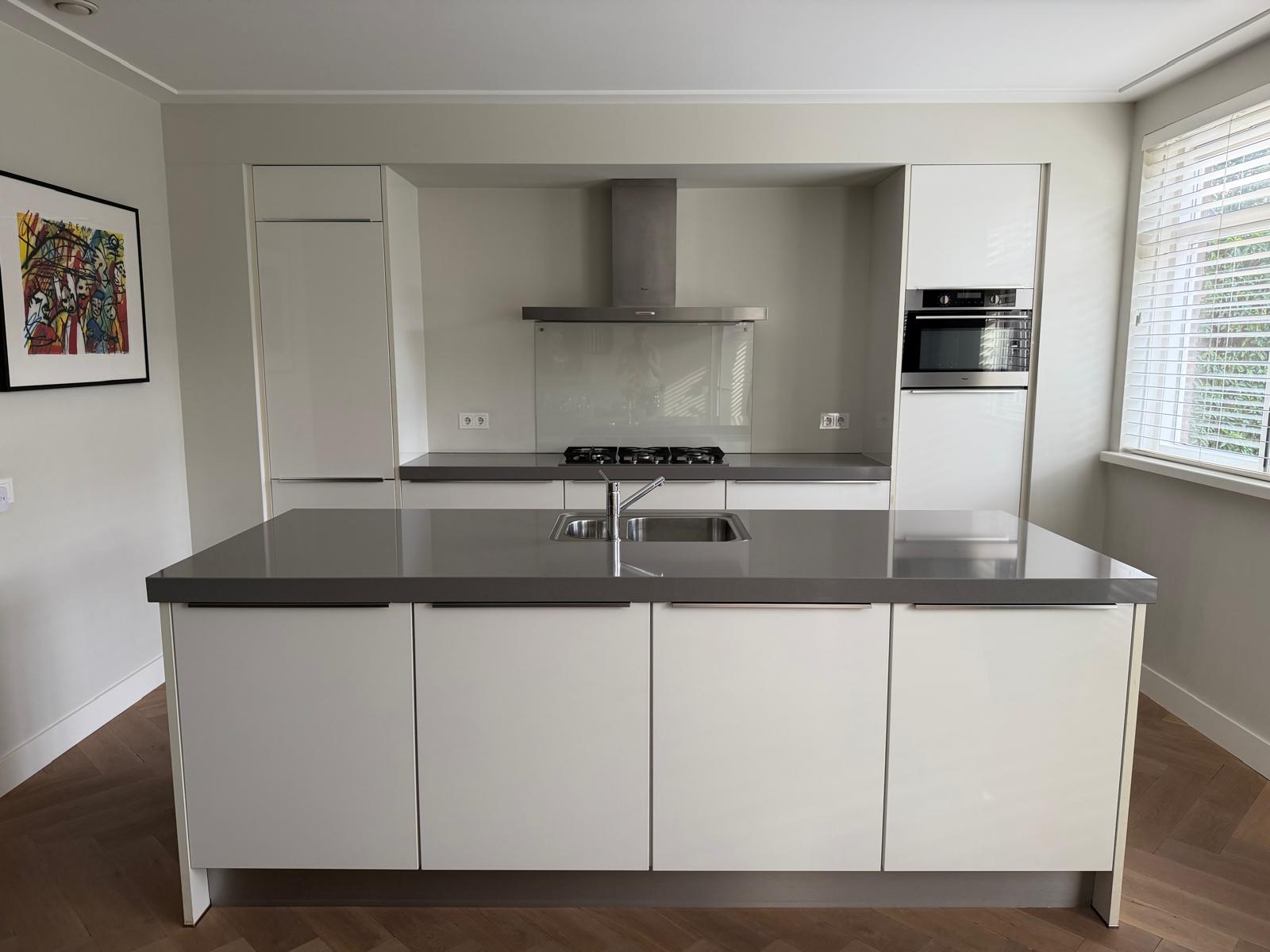 Witte Hoogglans Eilandkeuken | Composiet€2.990