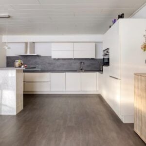 MODERNE MAT WITTE HOEKKEUKEN