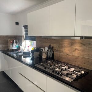 Nette hoogglans dubbelwandige keuken+Siemens apparaten