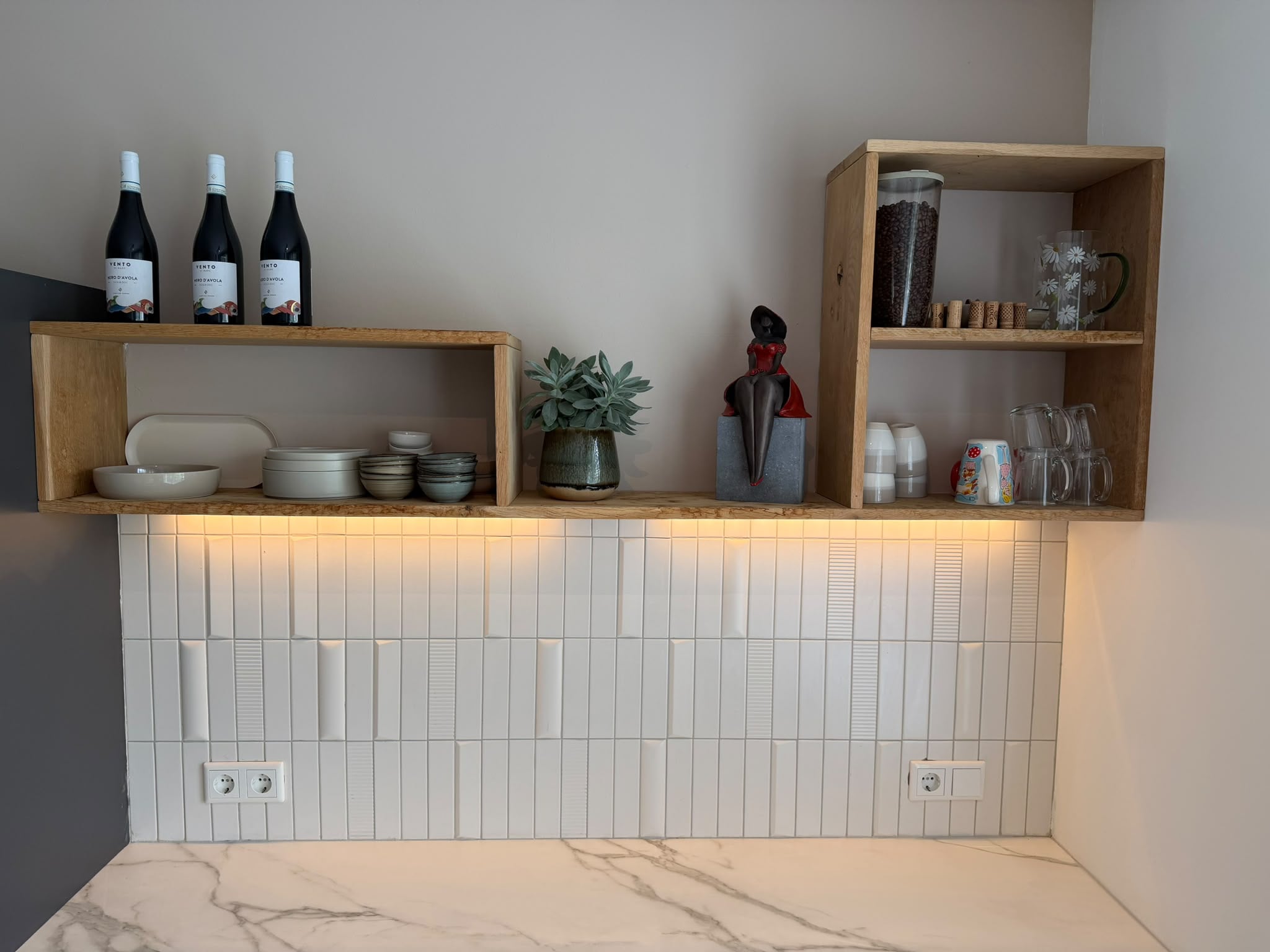 STRAKKE MODERNE MAT GRIJZE SCHIEREILANDKEUKEN +BOSCH/AEG +QUOOKER - Afbeelding 10