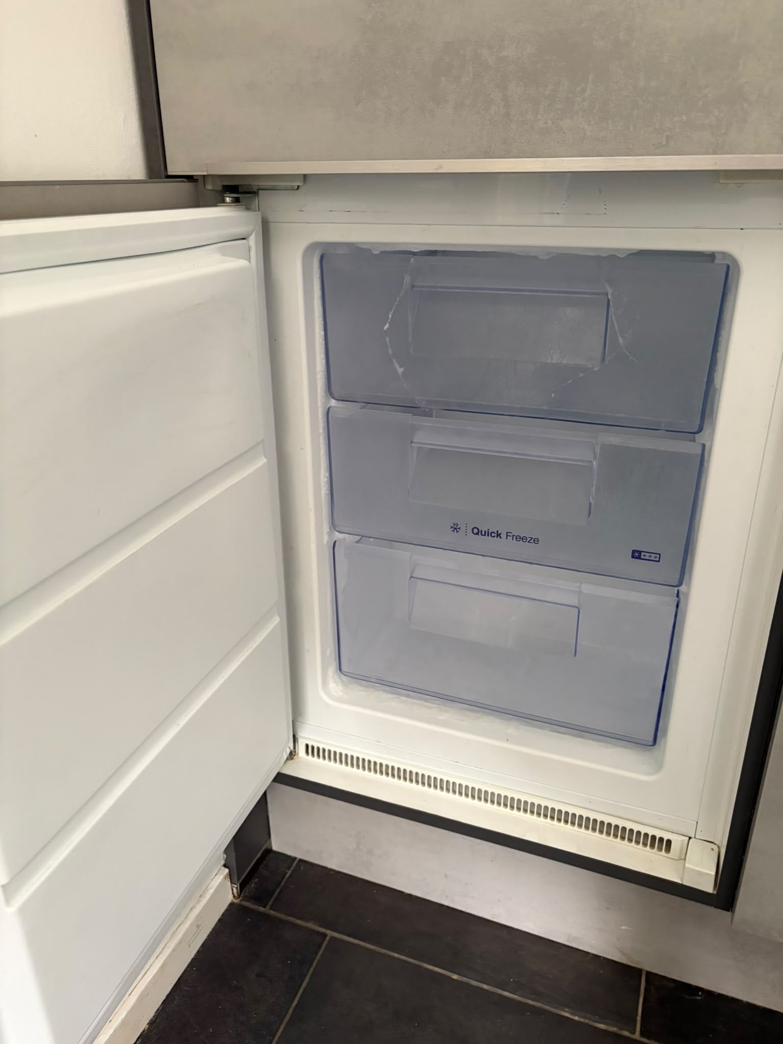 MODERNE GRIJS/BETONLOOK HOEKKEUKEN+ZANUSSI APPARATEN - Afbeelding 5
