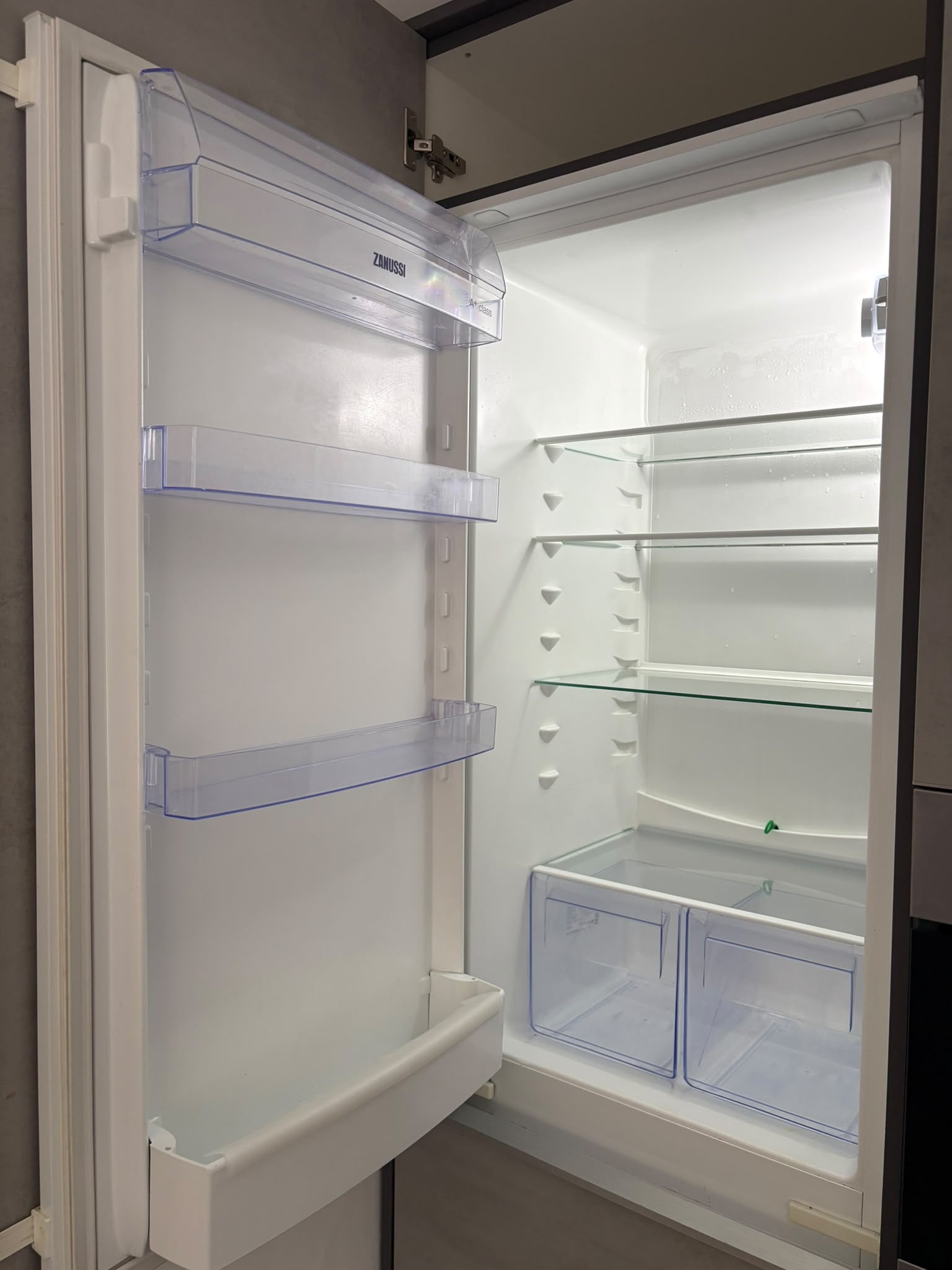 MODERNE GRIJS/BETONLOOK HOEKKEUKEN+ZANUSSI APPARATEN - Afbeelding 6