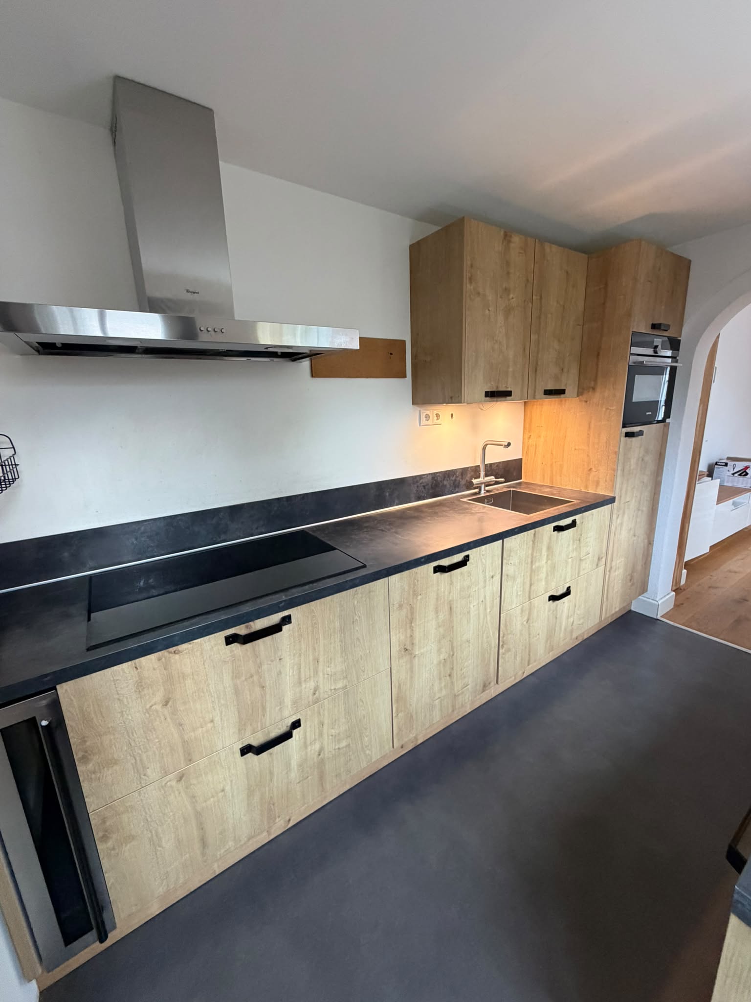 Moderne Houtlook Keuken + Wijnklimaatkast