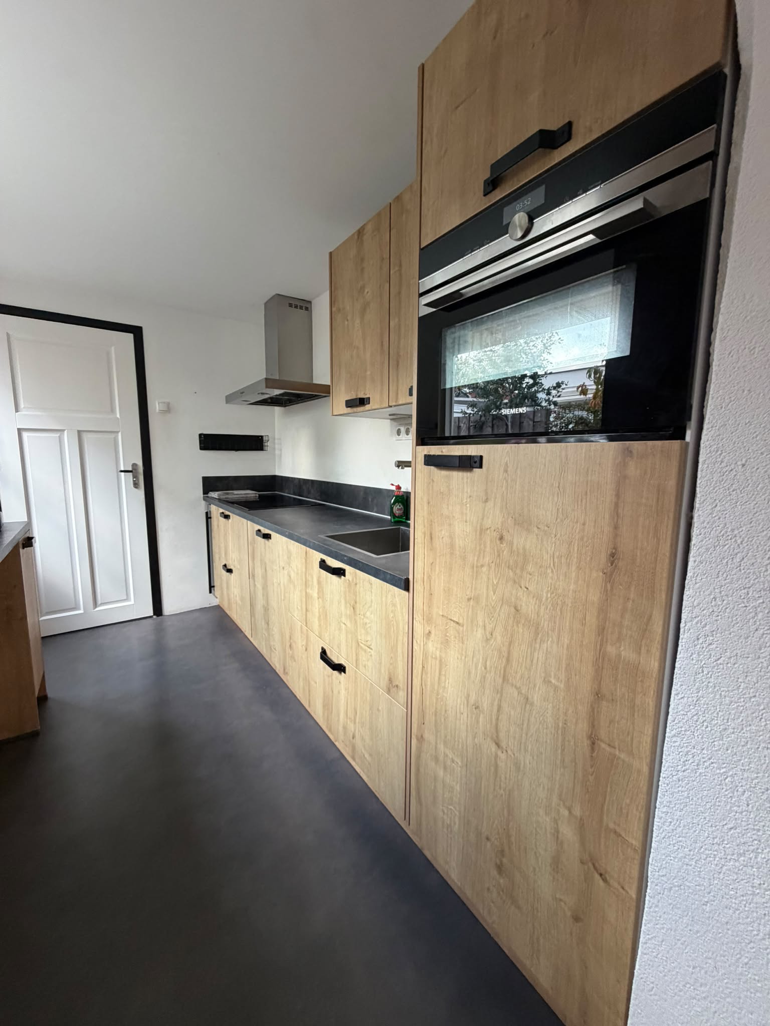 Moderne Houtlook Keuken + Wijnklimaatkast - Afbeelding 9