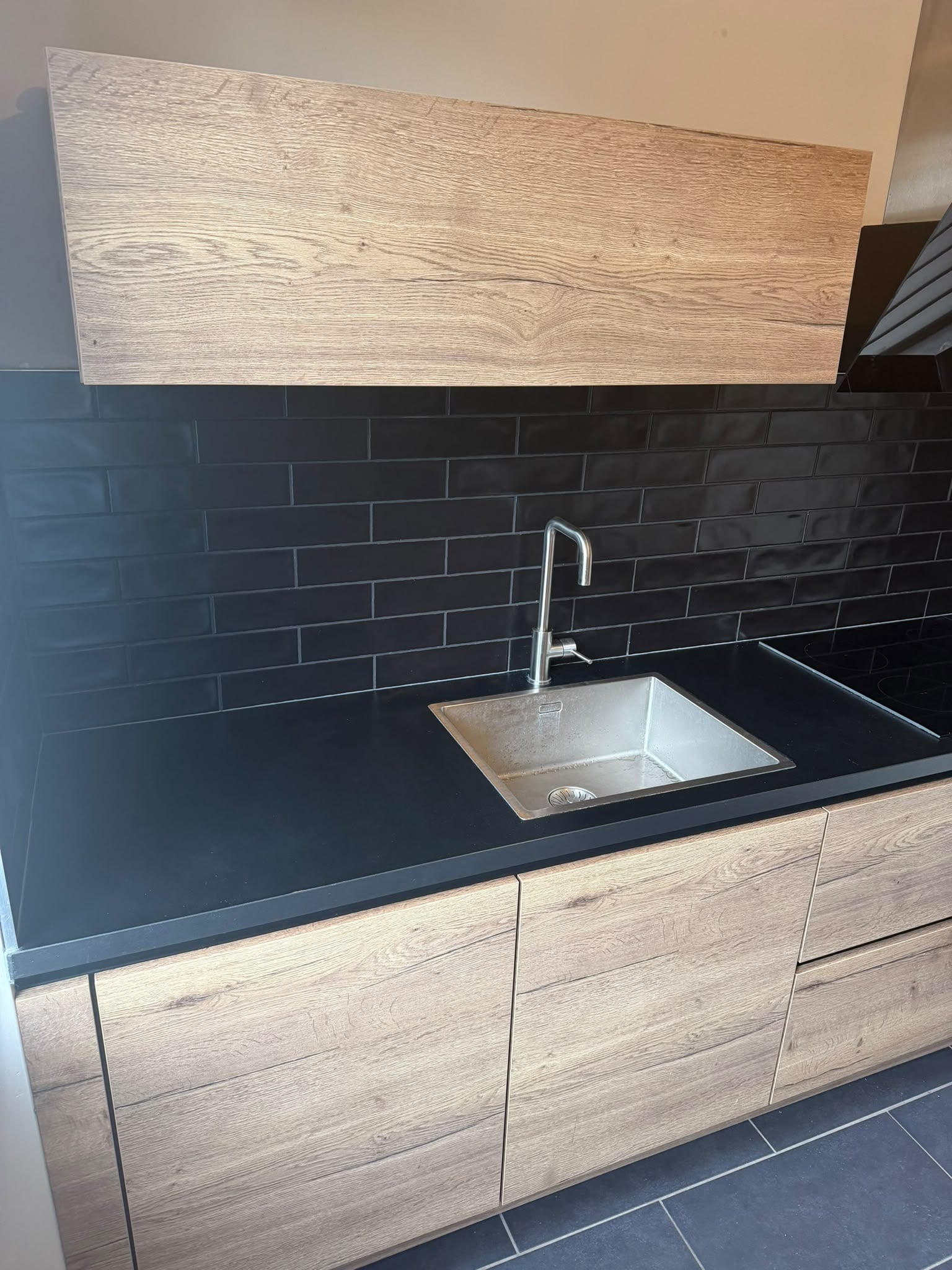 Moderne Houtlook Greeploze Keuken incl. Siemens DIRECT BESCHIKBAAR - Afbeelding 5