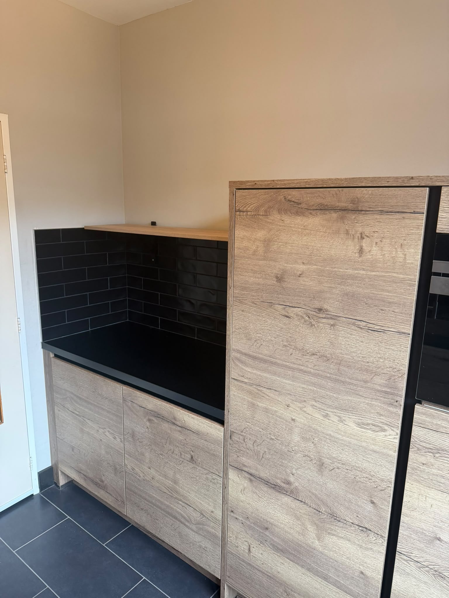Moderne Houtlook Greeploze Keuken incl. Siemens DIRECT BESCHIKBAAR - Afbeelding 6