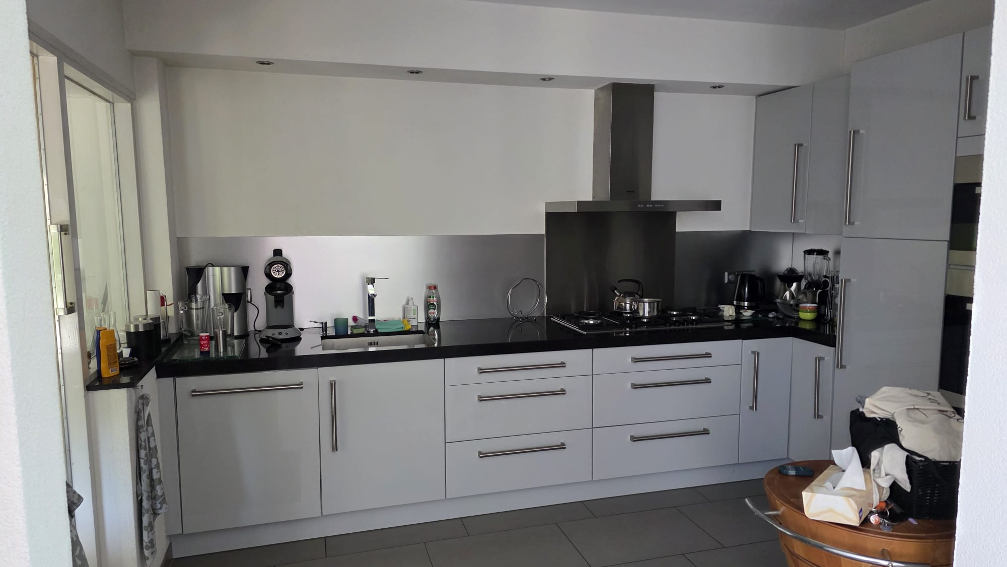 Luxe Grijze Hoogglans Hoekkeuken incl. Miele Apparaten - Afbeelding 2