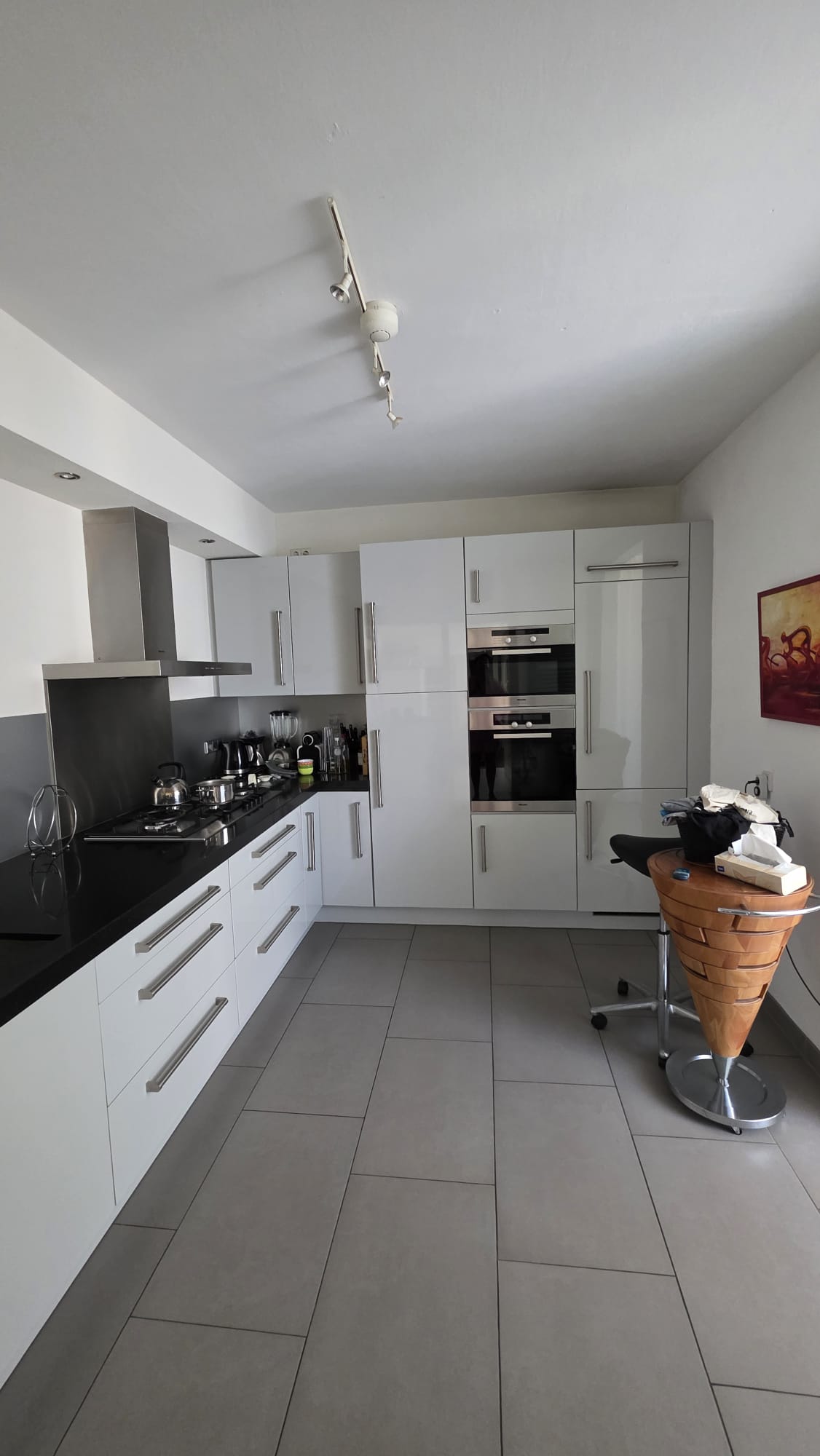 Luxe Grijze Hoogglans Hoekkeuken incl. Miele Apparaten