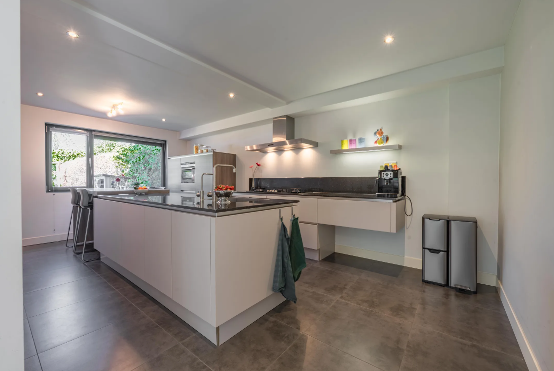 Luxe Zandkleur/Houtlook Eilandkeuken +graniet