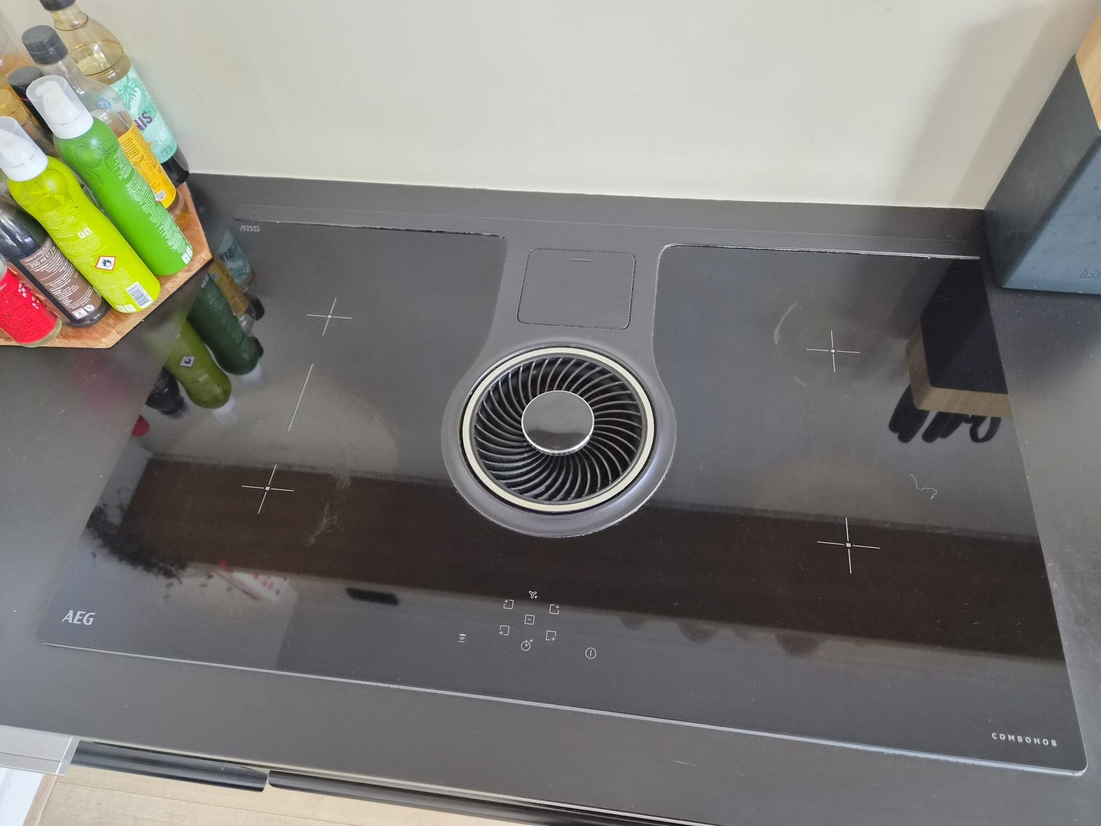 Mat zwarte keuken | AEG inductie + afzuiging - Afbeelding 2
