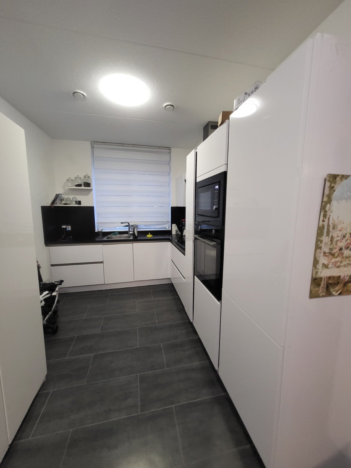 Moderne Witte Hoogglans Hoekkeuken Greeploos