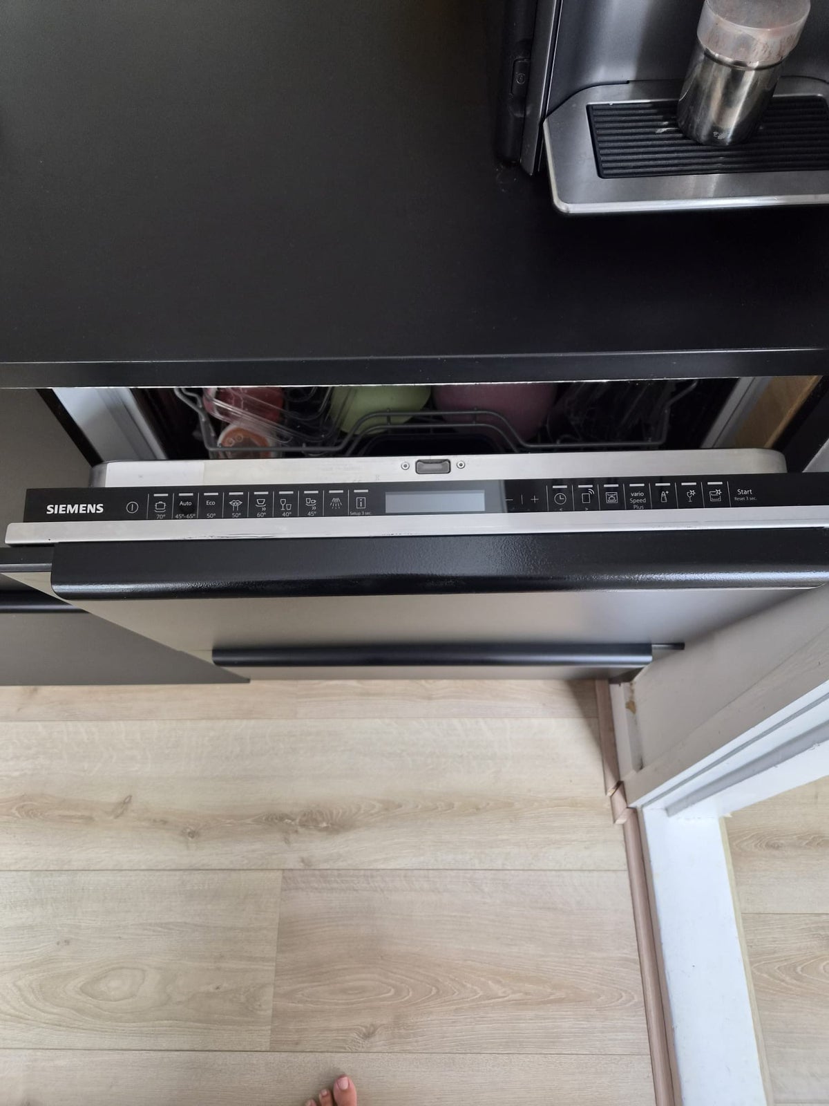 Mat zwarte keuken | AEG inductie + afzuiging - Afbeelding 4